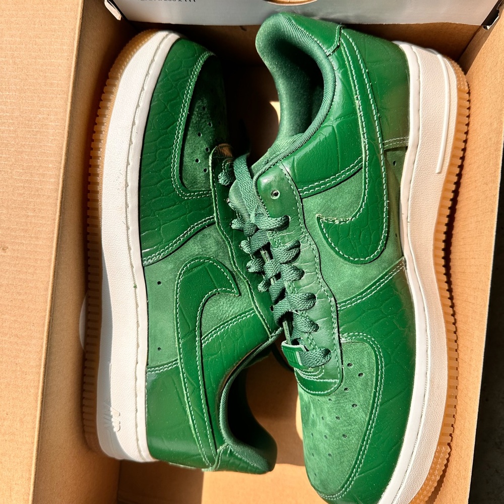 NIKE AIR FORCE 1. ‘07 GORGE GREEN